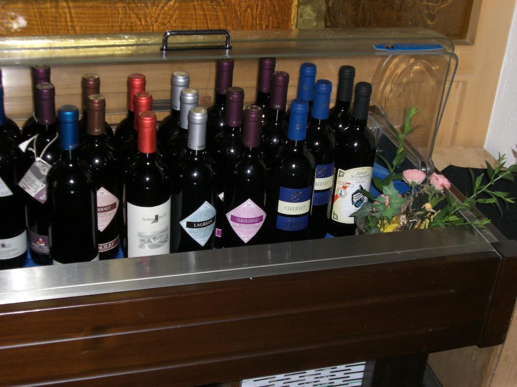 Gasthaus St. Valentin Chiusa Exterior photo